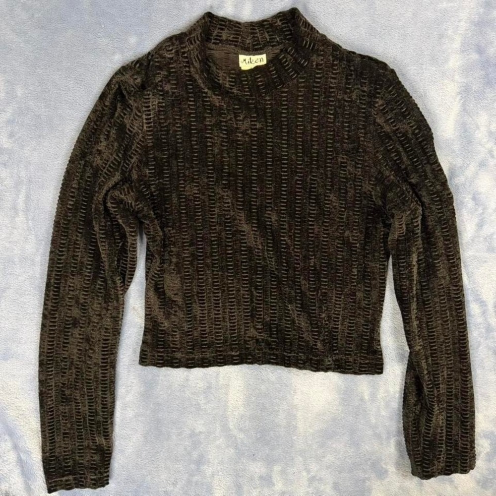Vintage Miken black velvet long sleeve top with a unique pattern. Women Size: M